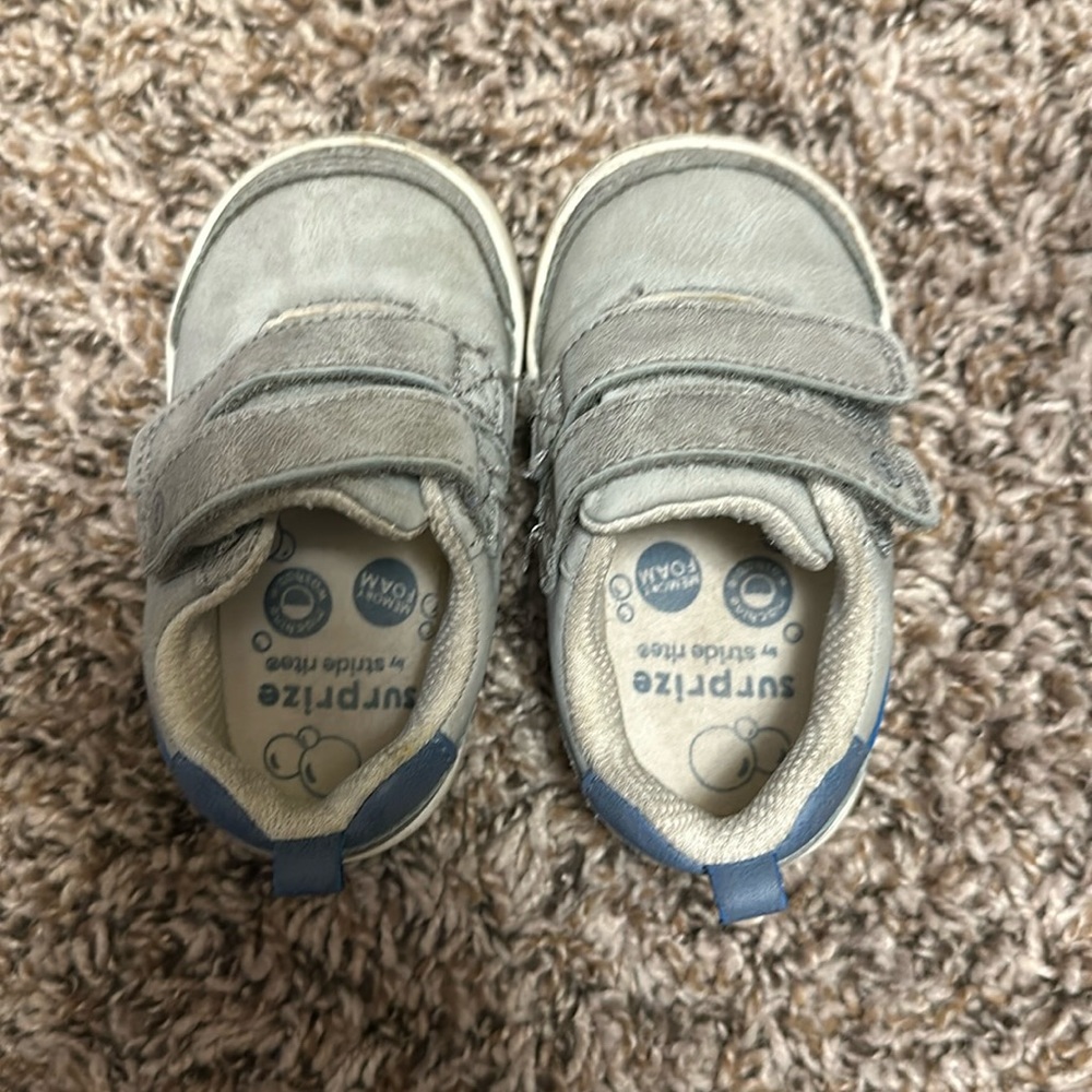 Toddler Surprize by Stride Rite shoes. Size 4.